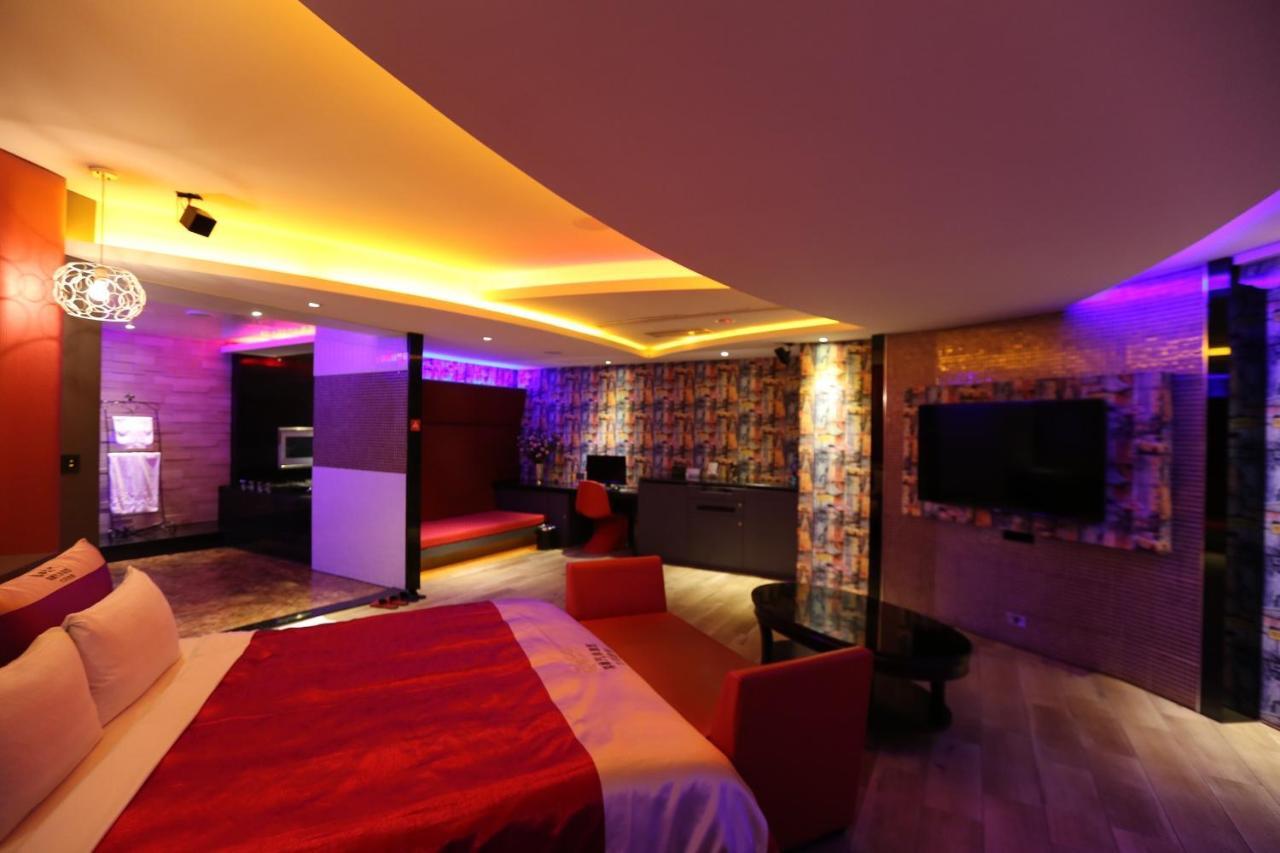 Yosemite Motel - Taiyuan Branch Тайчжун Екстер'єр фото